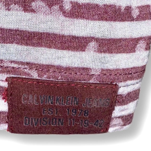 Calvin Klein Stone Washed Casual T Size Large - Picture 6 of 6